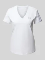 Koszulki i topy damskie - T-shirt z dekoltem w serek - miniaturka - grafika 1