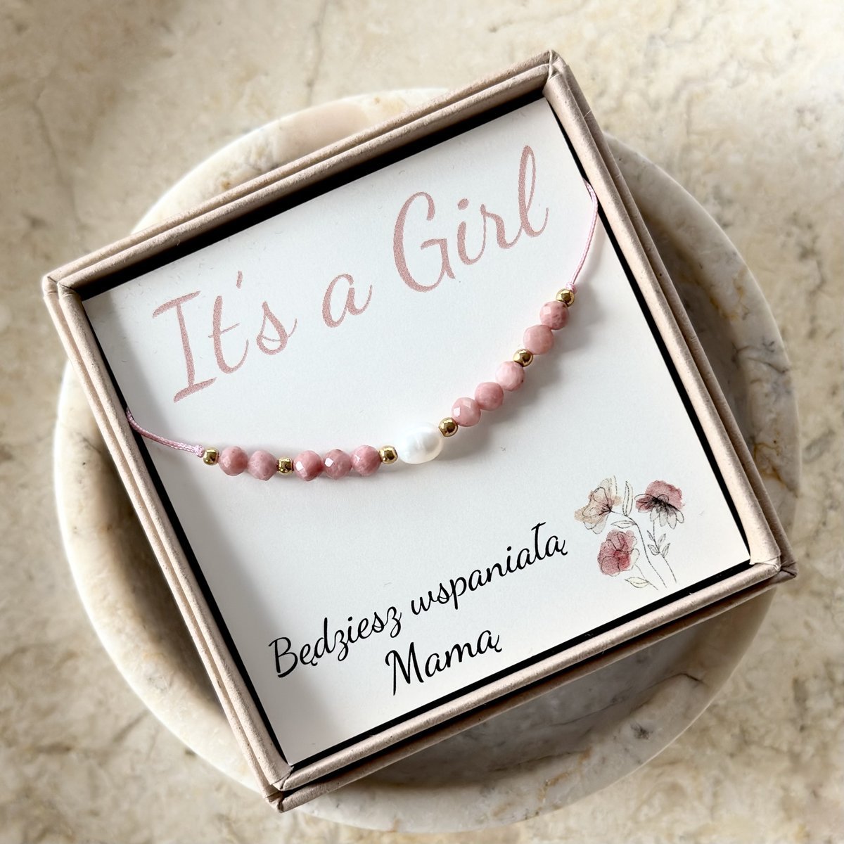 Bransoletka dla przyszłej mamy „It’s a Girl” – rodochrozyt różowy, perła, symbol miłości i czułości