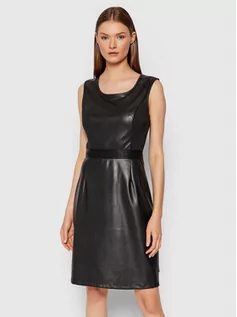 Sukienki - Calvin Klein Sukienka z imitacji skóry Scoop K20K203098 Czarny Regular Fit - grafika 1