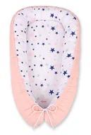 Maty edukacyjne - Kokon niemowlęcy dwustronny kojec otulacz Premium BOBONO- gwiazdki granatowo-różowe na - miniaturka - grafika 1