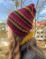 Czapki damskie - Jesienna przejściowa czapka alpaka z merynosem czerwone paski - miniaturka - grafika 1