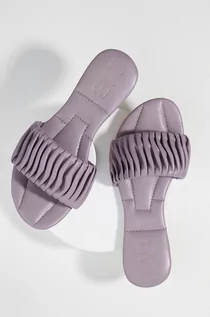 Klapki i japonki damskie - Answear Lab klapki skórzane damskie kolor fioletowy - grafika 1