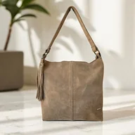 Torebki damskie - Zamszowa torebka szoperka z frędzlami, sand. Etui gratis - miniaturka - grafika 1