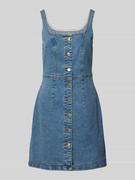 Sukienki - Sukienka jeansowa o kroju slim fit z listwą guzikową model ‘FENJA’ - miniaturka - grafika 1