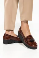 Mokasyny damskie - Brązowe mokasyny skórzane damskie lakierowane na koturnie z chwostami wzór wężowy PRODUKT POLSKI Casu 5933 - miniaturka - grafika 1