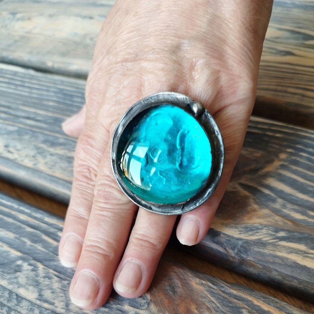 Okazały duży turkusowo morski pierścień - regulowany pierścionek witrażowy