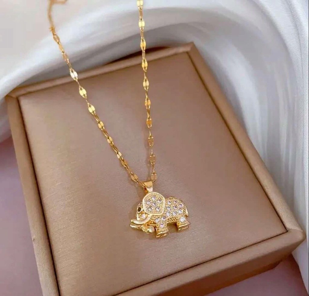 Naszyjnik wisiorek Słoń Słonik Z Diamencikami