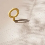 Klamki - Gałka meblowa Key Metalowa Żółta - miniaturka - grafika 1