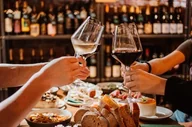 Czasopisma - Kolacja z przyjaciółmi w Wine Garage - miniaturka - grafika 1