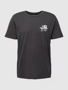 Koszulki męskie - T-shirt z nadrukiem z logo i motywem model ‘REFLECTIONS’ - grafika 1