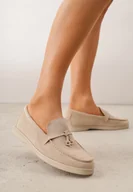 Mokasyny damskie - Beżowe Mokasyny VICES Casualowe ze Skórzaną Wkładką i Metalowymi Ozdobami Dinsmore - miniaturka - grafika 1