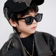 Okulary przeciwsłoneczne - Dziecięce 5-9 lat gumowe okulary przeciwsłoneczne polaryzacyjne POL-JR-61 czarne - miniaturka - grafika 1