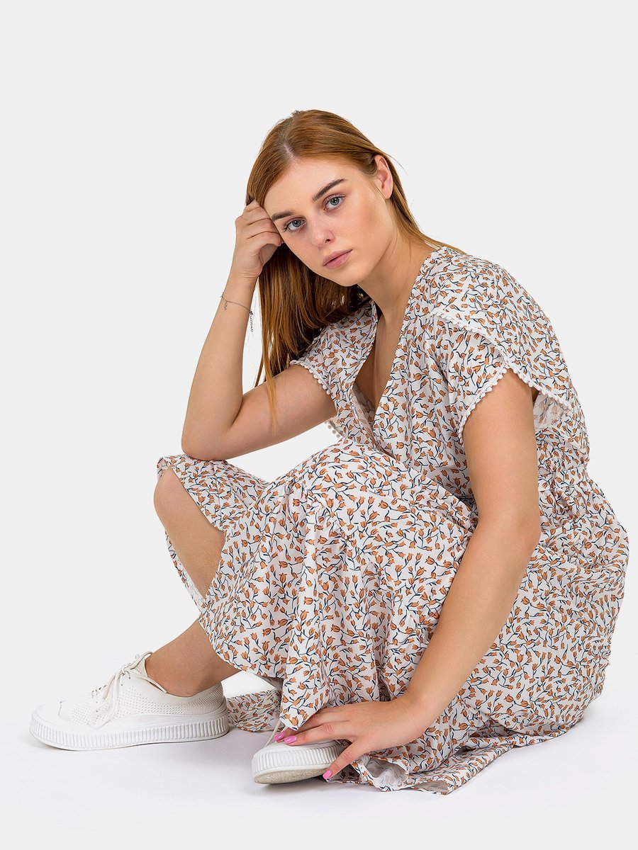 Zwiewna sukienka w kwiaty biały L