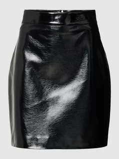 Spódnice - Spódnica z imitacji skóry model ‘FAUX PATENT LEATHER SKIRT’ - grafika 1