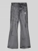 Spodnie i spodenki dla chłopców - Spodnie z poszerzaną nogawką i wyhaftowanym logo - miniaturka - grafika 1