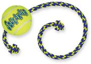 Zabawki dla psów - Kong SqueakAir Ball with rope M piłka tenisowa z sznurkiem - miniaturka - grafika 1