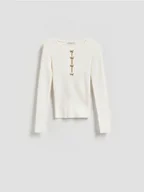 Bluzki damskie - Reserved - Bluzka z ozdobną aplikacją - złamana biel - miniaturka - grafika 1