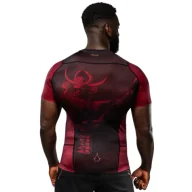 Kimona, stroje i obuwie - Venum x Assasin's Creed Shadows Rashguard Krótki Rękaw Short Sleeve Burgundy/Black - miniaturka - grafika 1
