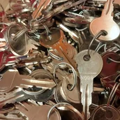 Akcesoria do bagażników dachowych - Kluczyk Thule 001 200 do bagażników, boxów i uchwytów - miniaturka - grafika 1