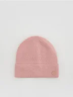 Czapki damskie - Reserved - Prążkowana czapka z aplikacją - różowy - miniaturka - grafika 1