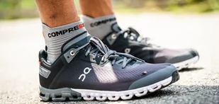 COMPRESSPORT Skarpetki do biegania krótkie ProRacing Socks V4 grey melange - Skarpetki sportowe męskie - miniaturka - grafika 3