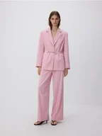 Marynarki i żakiety damskie - Reserved - Marynarka z ozdobnym paskiem - pastelowy róż - miniaturka - grafika 1