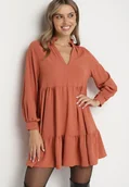 Sukienki - Pomarańczowa Luźna Sukienka Mini z Falbanką i Mankietami na Rękawach Vertecja - miniaturka - grafika 1