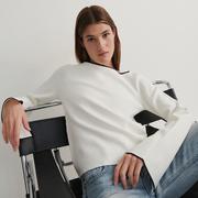 Swetry damskie - Reserved - Sweter oversize - Kremowy - miniaturka - grafika 1
