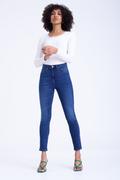 Spodnie damskie - Niebieskie jeansy slim fit - Greenpoint - miniaturka - grafika 1