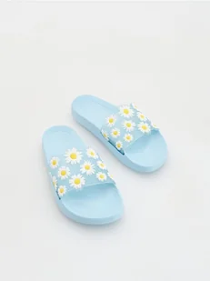 Reserved - Klapki z aplikacją na cholewce - jasnoniebieski - Buty dla dziewczynek - miniaturka - grafika 1
