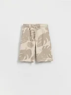 Spodnie i spodenki dla chłopców - Reserved - Bawełniane szorty z nadrukiem - beżowy - miniaturka - grafika 1