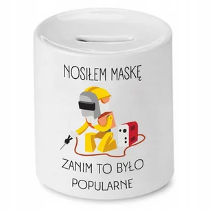 SKARBONKA PREZENT DLA SPAWACZA NOSIŁEM MASKĘ z Nadrukiem ze Zdjęciem - Skarbonki SKARBONKA PREZENT DLA SPAWACZA NOSIŁEM MASKĘ z Nadrukiem ze Zdjęciem - Skarbonki - miniaturka - grafika 1