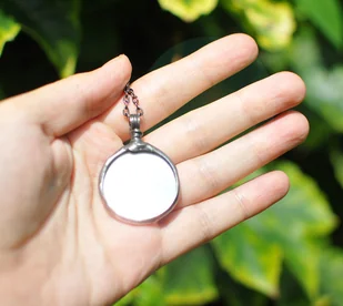 Zwierciadełko - naszyjnik z lusterkiem - Naszyjniki - miniaturka - grafika 1