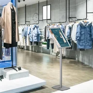 Półki do salonu - Europel Słupek informacyjny z ramką zatrzaskową, A3, 25 mm, aluminiowy - miniaturka - grafika 1