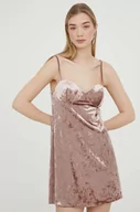 Sukienki - Superdry sukienka kolor różowy mini prosta - miniaturka - grafika 1