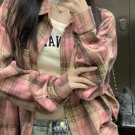 Koszule damskie - TEMU Stylowa i modna koszulka polo z długim rękawem w jasnoróżowym wzorze w kratę, idealna na wiosnę i jesień, zaprojektowana tak, aby była luźna i - miniaturka - grafika 1