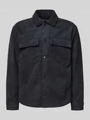 Kurtki męskie - Kurtka o kroju regular fit z imitacji skóry welurowej z kieszeniami z patką na piersi model ‘RAVI’ - miniaturka - grafika 1