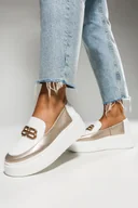 Trampki damskie - Złote mokasyny skórzane damskie creepersy na platformie z ozdobą PRODUKT POLSKI Casu 2975 - miniaturka - grafika 1