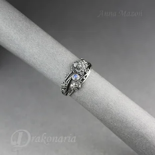 Pierścionek Gałązki kwiatowe - z kamieniem księżycowym - Pierścionki Pierścionek Gałązki kwiatowe - z kamieniem księżycowym - Pierścionki - miniaturka - grafika 1