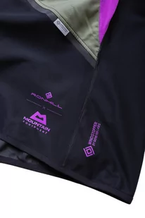 RONHILL Kurtka biegowa damska TECH GORE-TEX WINDSTOPPER JACKET black/cobalt - Kurtki i kamizelki sportowe damskie - miniaturka - grafika 3