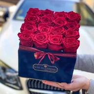 Sztuczne kwiaty - Czerwone Róże Wieczne w Granatowym Flokowanym Kwadratowym Boxie - miniaturka - grafika 1