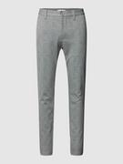 Spodnie męskie - Spodnie materiałowe o kroju slim tapered fit z wpuszczanymi kieszeniami model ‘MARK’ - miniaturka - grafika 1