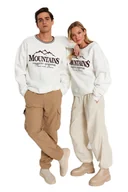 Bluzy męskie - TRENDYOL MAN BLUZA MĘSKA BIAŁA Z NADRUKIEM I OKRĄGŁYM DEKOLTEM M 5DA - miniaturka - grafika 1