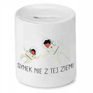 Skarbonki - SKARBONKA DLA SYNA SYNEK NIE Z TEJ ZIEMI PREZENT z Nadrukiem ze Zdjęciem - miniaturka - grafika 1