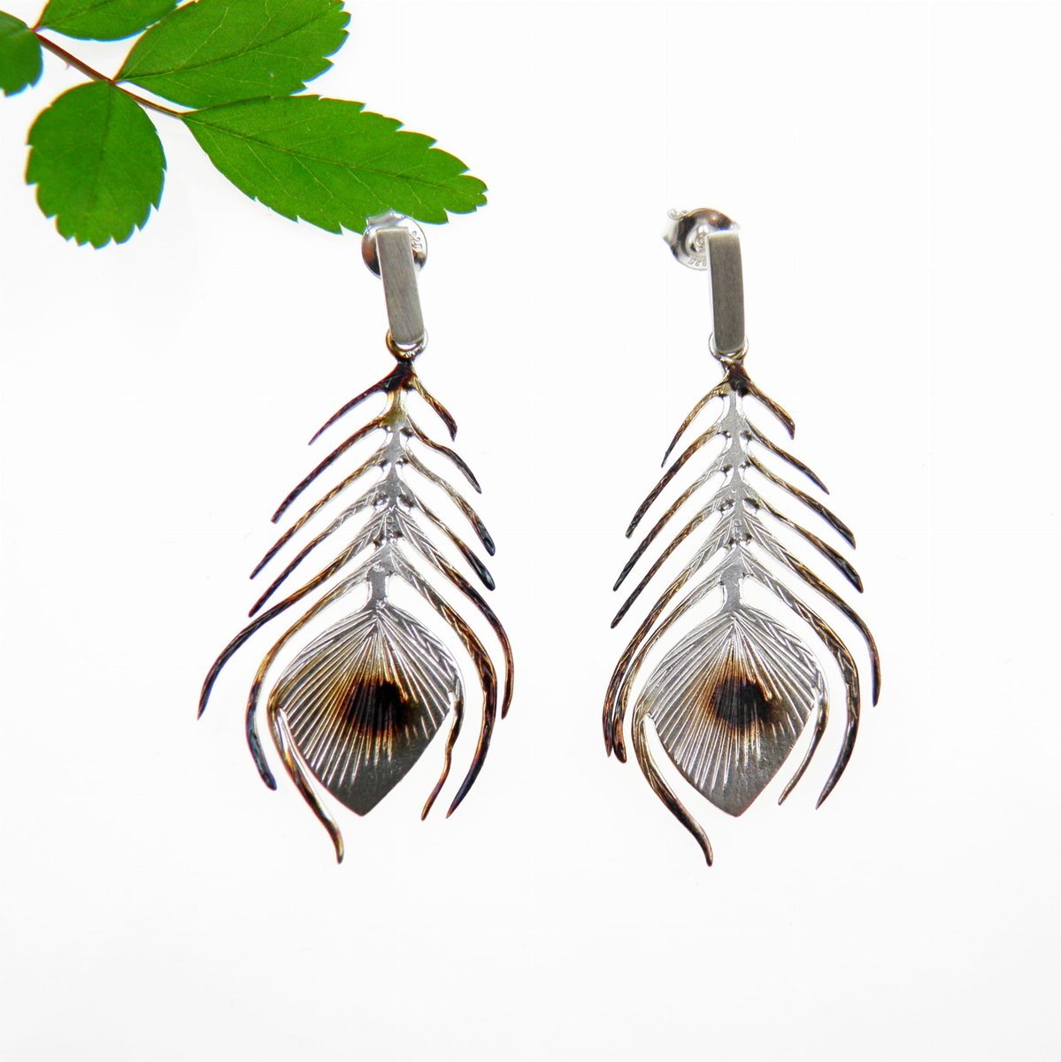 Pawie pióra podpalane kolczyki duże