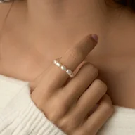 Pierścionki - Pierścionek "White Treasure" z pereł naturalnych - miniaturka - grafika 1