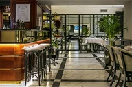 Czasopisma - Romantyczna kolacja dla dwojga w Quale Restaurant - miniaturka - grafika 1