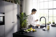 Baterie kuchenne - Hansgrohe Aqittura M91 SodaSystem 210 Bateria kuchenna wysoka z wyciąganą wylewką z filtrem czarny mat 76836670 - miniaturka - grafika 1