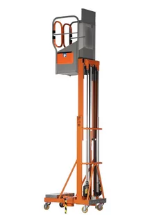 Podnośnik osobowy (udźwig: 120 kg, wymiary platformy: 48x69 cm, maks. wysokość robocza: 493 cm) 00081564 - Wózki magazynowe - miniaturka - grafika 1
