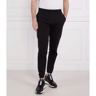 Spodnie męskie - Calvin Klein Spodnie dresowe LOGO TAPE | Comfort fit - grafika 1